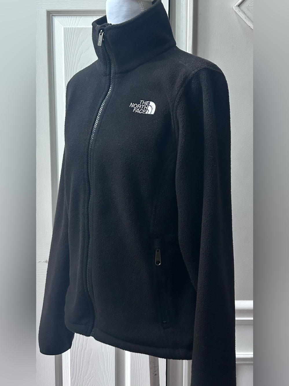 The North Face Women's Black Full-Zip Fleece Jacket - Picture 6 of 8